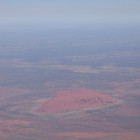 Der Uluru aus dem Flugzeug nach Sydney