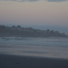 Nebliger Strand bei Sonnenuntergang in York (Maine)